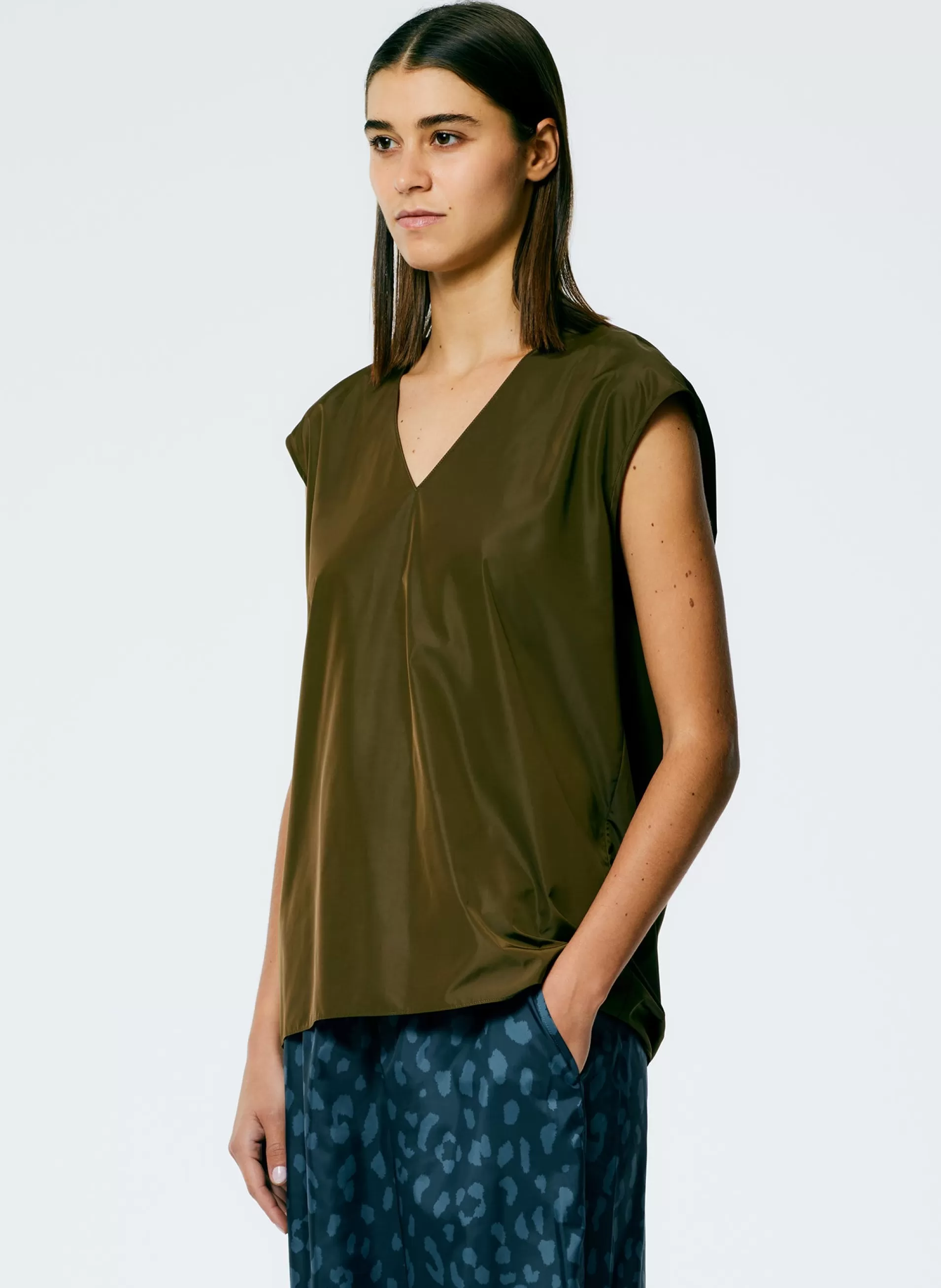 New Tibi Italian Sporty Nylon Sleeveless V-Neck Top Wood